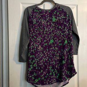 XL Randy gray sleeves purple print body. 96% poly 4% spandex. Soft !